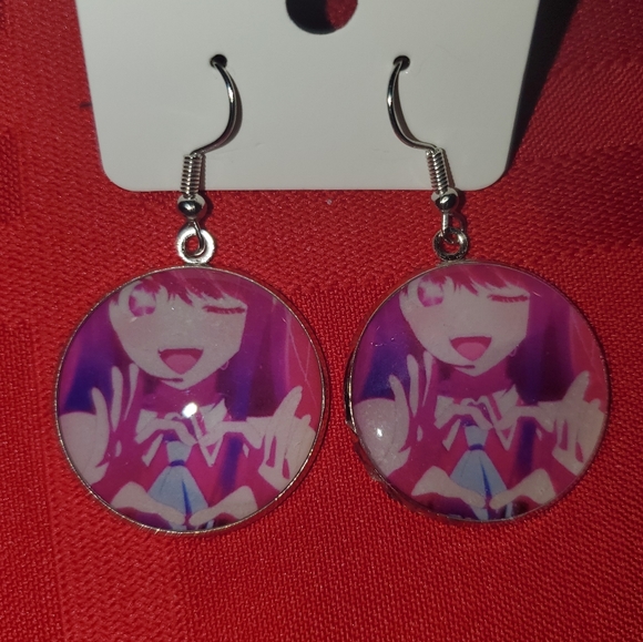 Ai with heart on dangle earrings from Anime Oshi No Ko - Picture 3 of 4
